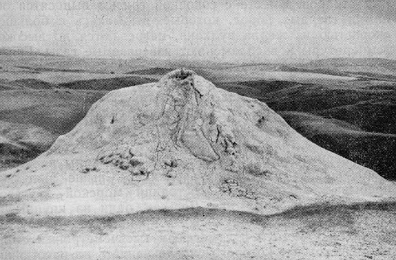 Рис. 8. Грязевой вулкан Астраханка. Шемахино-Кобыстанская нефтегазоносная область. Азербайджан