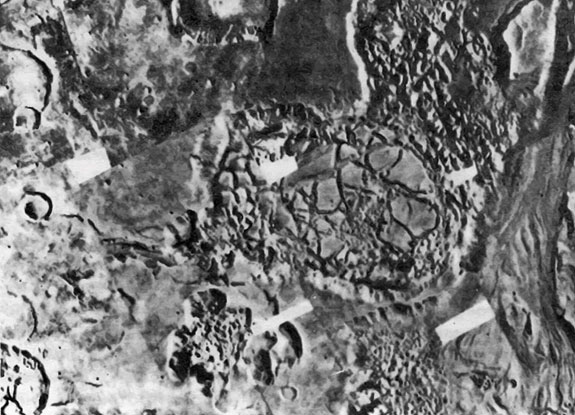 Полигонально-блоковый рельеф Марса, образование которого связывается с таянием мерзлоты