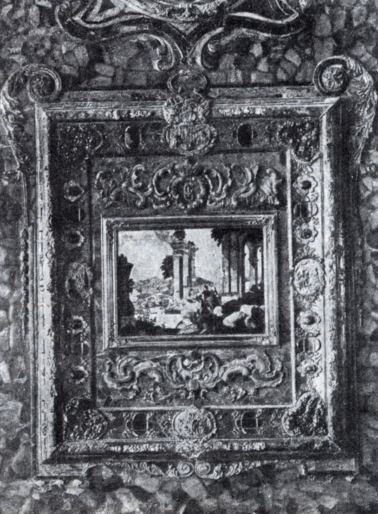 Деталь облицовки Янтарной комнаты с мозаичной картиной из цветных камней в Царскосельском дворце-музее, г. Пушкин