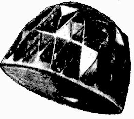Рис. 59. Один из наиболее известных чешских гранатов (увеличен в 7 раз) с вращенными кристаллами бесцветного циркона