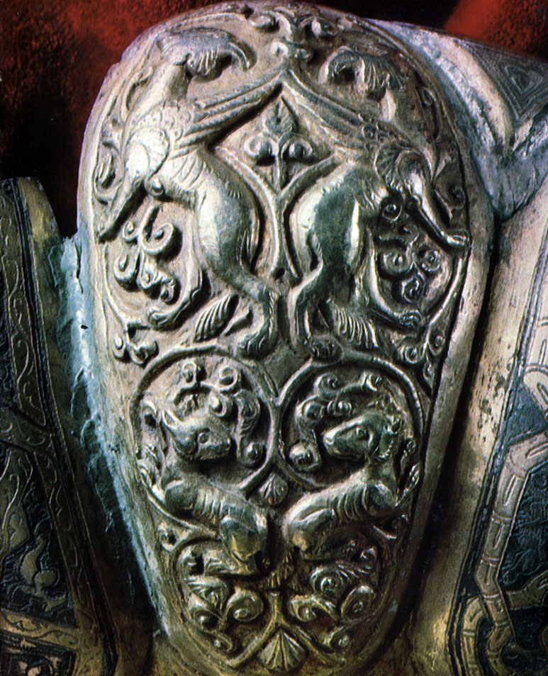 Фрагмент серебряной с позолотой чаши. Détail du vase. Ausschnitt aus der vergoldeten Silberschale