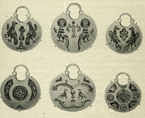 Рис. 3. Золотые колты с перегородчатой эмалью. Киев, XII век