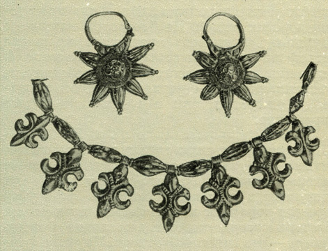 Рис. 10. Колты и ожерелье. XII век. ГИМ