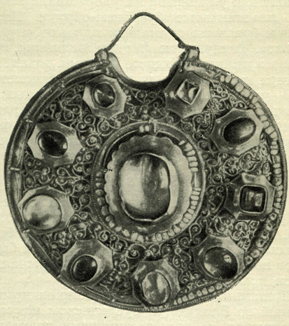 Рис. 14. Оборотная сторона колта из Рязанского клада 1822 г. XIII век
