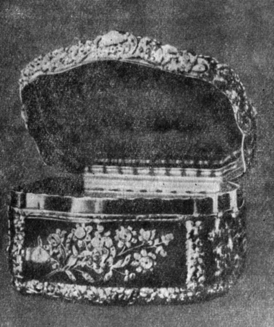 Рис. 11. Табакерка с бриллиантами и разными драгоценными камнями. (Работа середины XVIII века)